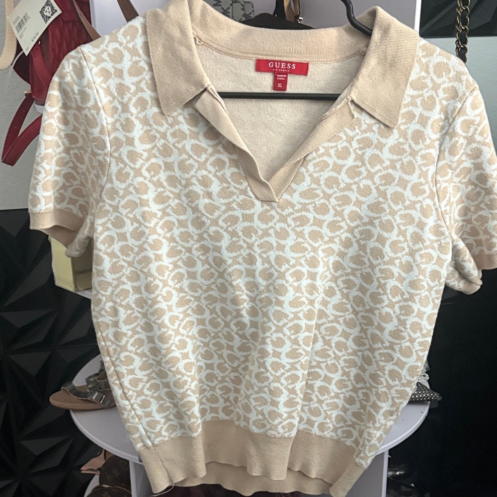 Guess Women's Beige and White Short Sleeve Top